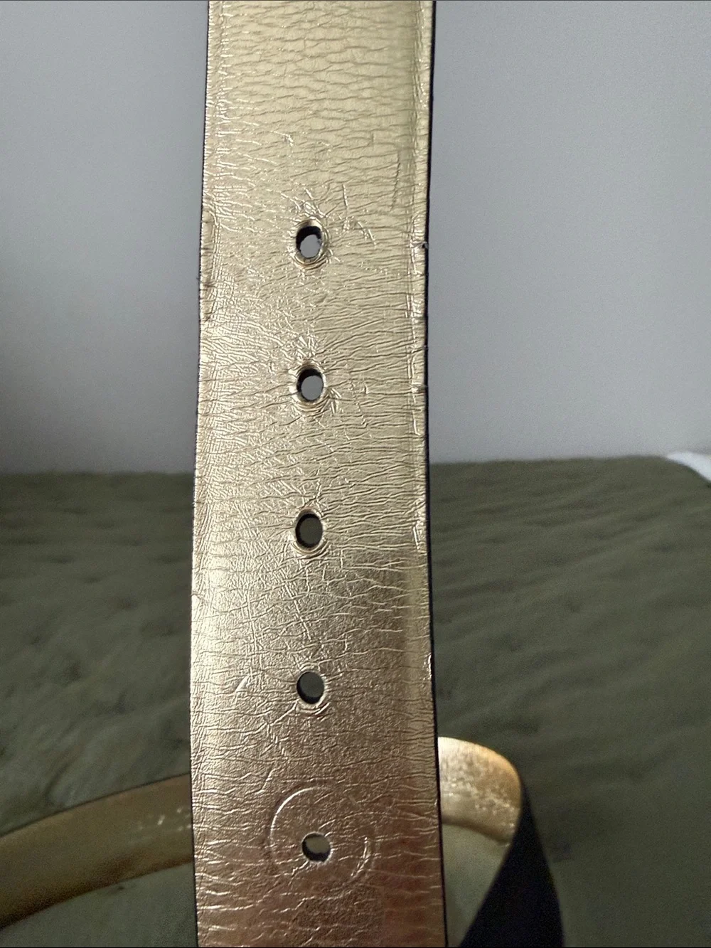 Saks Fifth Avenue Black Genuine Leather Belt Gold Oval Buckle Medium